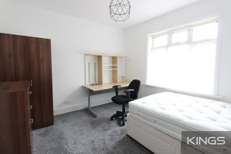 5 bedroom semi-detached house to rent - Photo 2