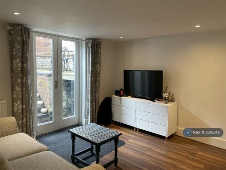 3 bedroom end of terrace house to rent - Photo 2