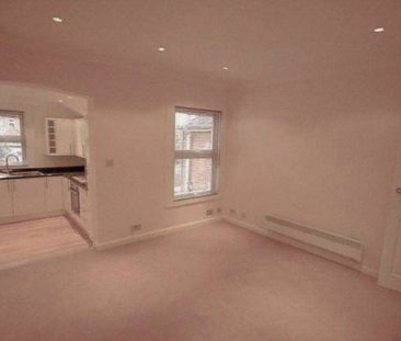 A one bedroom apartment located over 2 floors to rent in Reading. - Photo 2