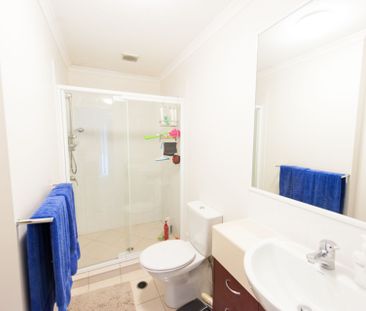 Spacious Townhouse with Air-Conditioning in the Heart of Maroochydore! - Photo 4