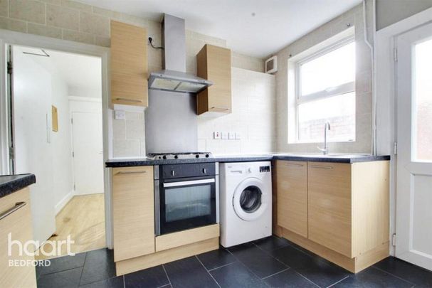 5 bedroom end of terrace house to rent - Photo 1