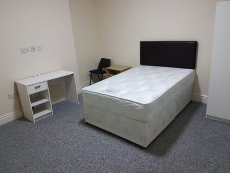 4 bedroom townhouse to rent - Photo 3