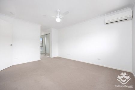 Modern 3 Bedroom Townhouse Available From 01/11/2024 - Photo 3