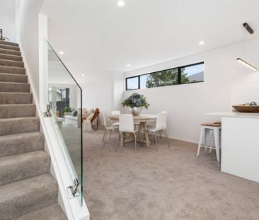 Near new 3 Bedroom townhouse - Photo 2