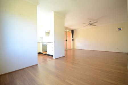 2 Bedroom Unit Convenient to Everything&excl;&excl; - Photo 3