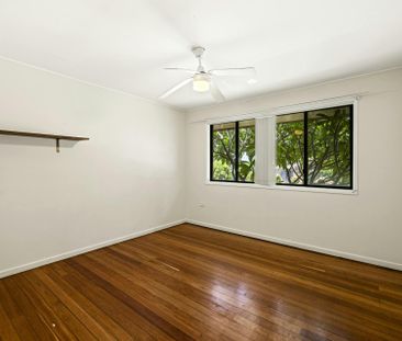 Spacious Family Home with Pool - Photo 3