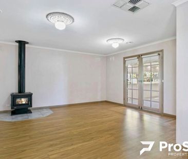 3 Kingsvale Court, Cranbourne - Photo 2