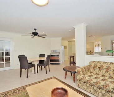 Stylish Family Home! - Photo 6