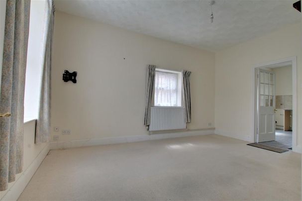 2 bedroom end of terrace house to rent - Photo 1