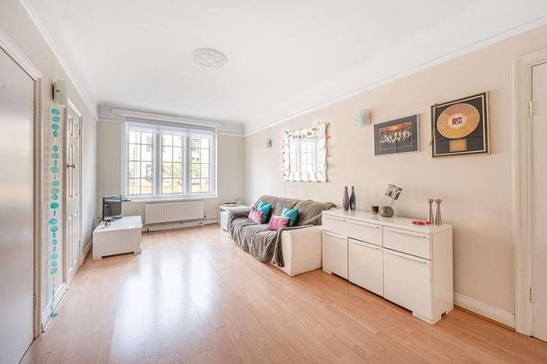 Mortimer Crescent, St John's Wood, NW6 - Photo 1