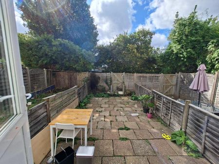 Studio to rent - Photo 5