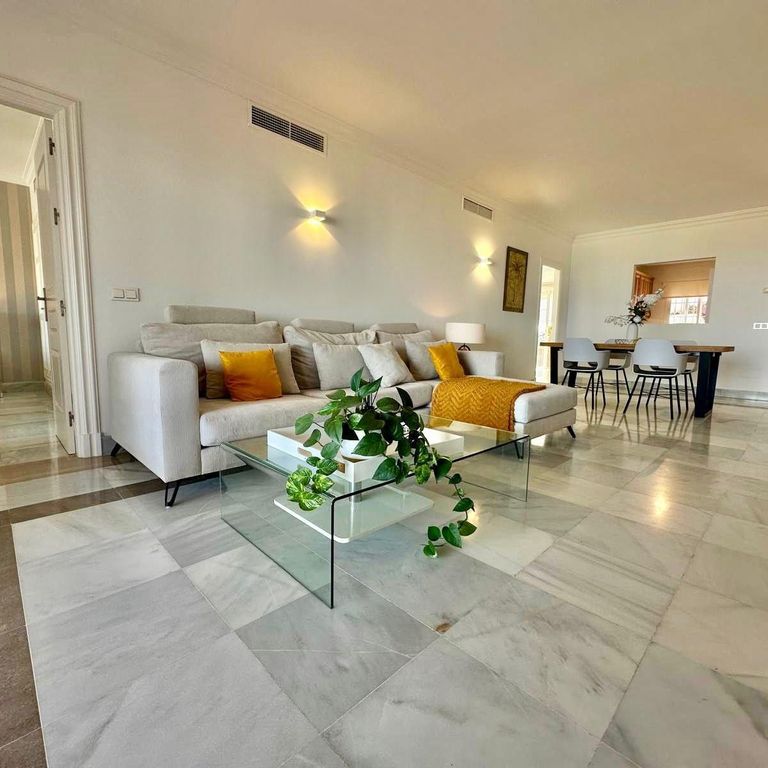 Luxury Apartment for rent in Benahavís, Andalusia - Photo 1