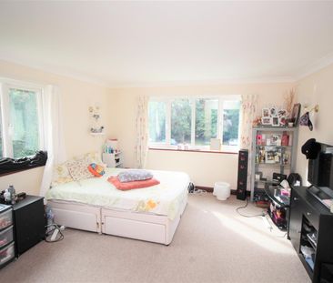 Willowfield, Southgate - Photo 1