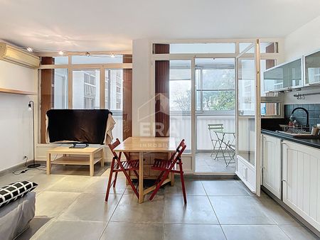 Type 1 bis meublé dans résidence sécurisée avec cave - Photo 2