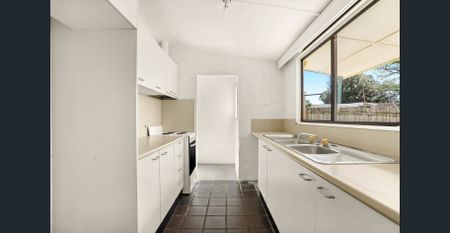 Free standing home in premier location - Photo 2