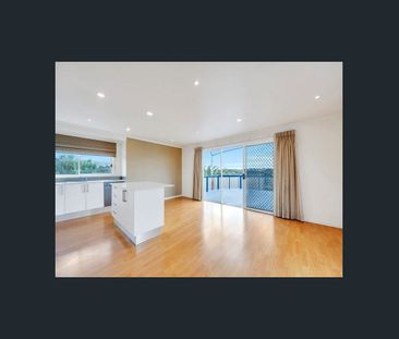 Modern Coastal Retreat in Peaceful Chiton - Photo 3