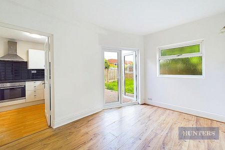 3 bedroom House To Let - Photo 2