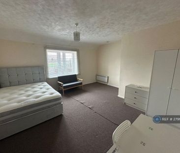 3 bedroom flat to rent - Photo 5