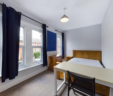 3 bedroom House To Let - Photo 5