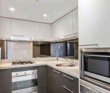 Forum&comma; Spacious One Bedroom with Parking - Photo 5