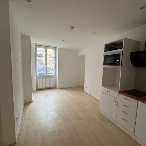 Location Appartement 2 pièces 30m² MONTMORILLON 86500 - Photo 1