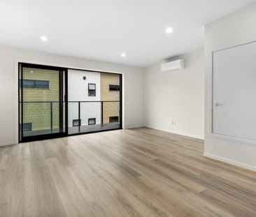 15 The Strand, Wainuiomata - Photo 1