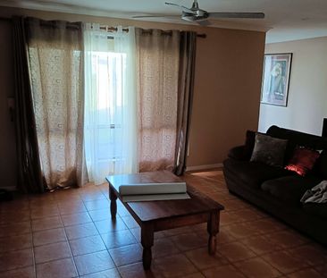 Helensvale - Photo 3