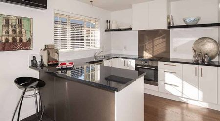 Private, Quiet, Secure. Walk to Hagley Park / CBD - Photo 2