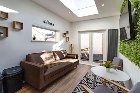 Manners #70 - Photo 5