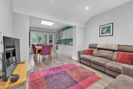 4 bedroom semi-detached bungalow to rent - Photo 2