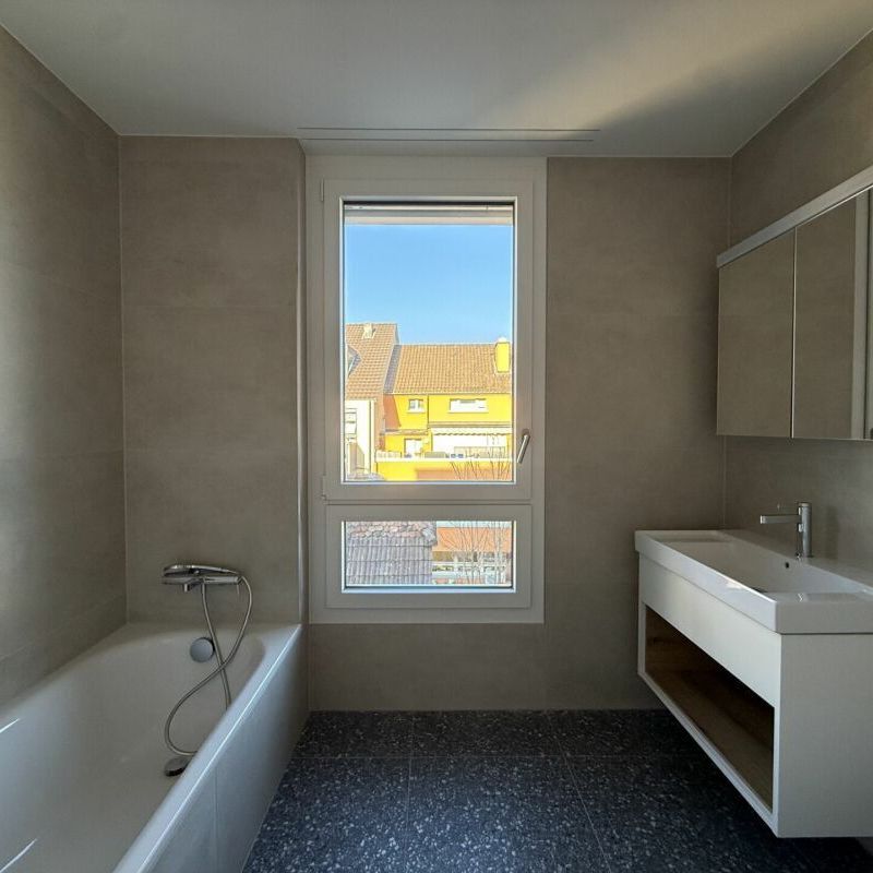 Newly built condominium in a central location with balcony! - Photo 1