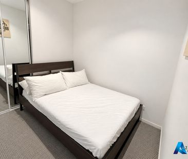 Modern 2-Bedroom Apartment in the Heart of Melbourne CBD - Photo 2