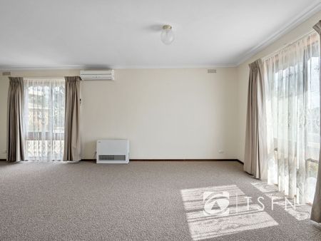 Located in the suburb of Strathdale - Photo 2