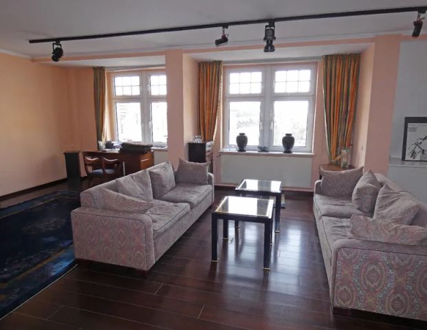 NEU: Ein Traum für Dachgeschossliebhaber direkt im Zentrum von Wiesdorf! - Photo 1