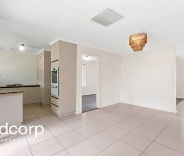 Spacious Family Living in a Prime Aberfoyle Park Location - Photo 3