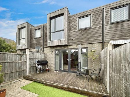 3 bedroom terraced house to rent - Photo 2