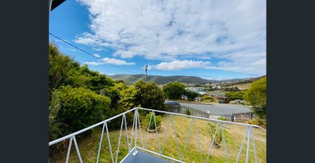 Spacious Family Living in Mornington - Photo 3