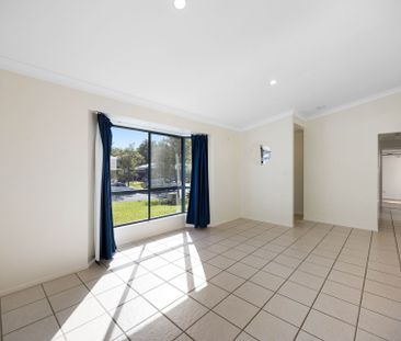 Great Family Home with Large Shed - Photo 3