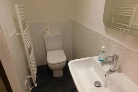 2 bedroom flat to rent - Photo 5