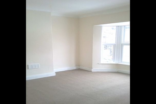 5 Bed Semi-Detached House, St Andrews Road, L4 - Photo 1