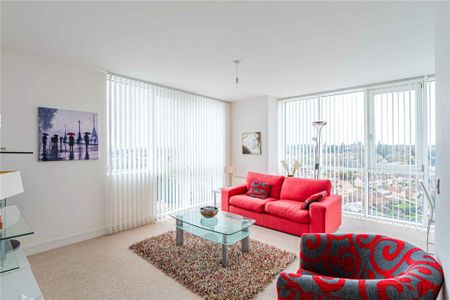 2 bed Flat for rent - Photo 3