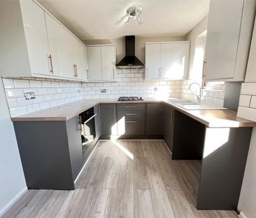 2 bedroom semi-detached house to rent - Photo 4