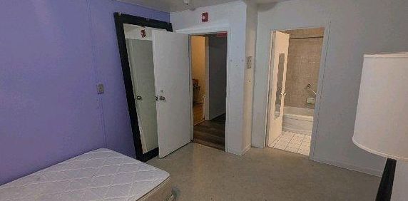 chambre avec salle de bain complète - Photo 2