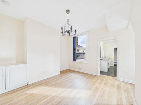 4 bedroom end of terrace house to rent - Photo 3