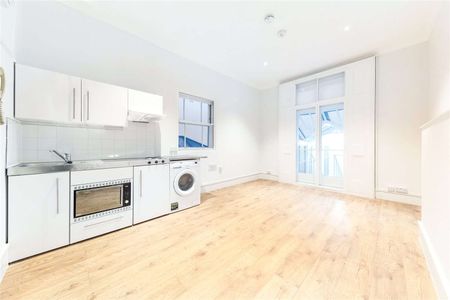 A studio flat boasting a conservatory-style reception room leading to a private patio garden. - Photo 2