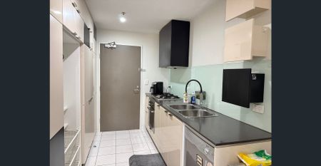 Fully Furnished 2-Bedroom Apartment – Walk to Box Hill Station - Photo 4