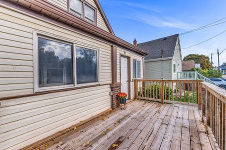 For Lease - 10 Locarno Avenue, Hamilton, Ontario - Photo 2