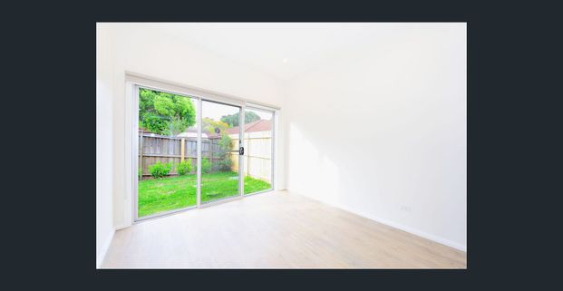 Two-Storey Modern 5-Bedroom Executive Townhouse with Double Garage | Heart of Eastwood Lifestyle - Photo 1