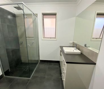 7 Baxter Court, Lavington, NSW 2641 - Photo 3