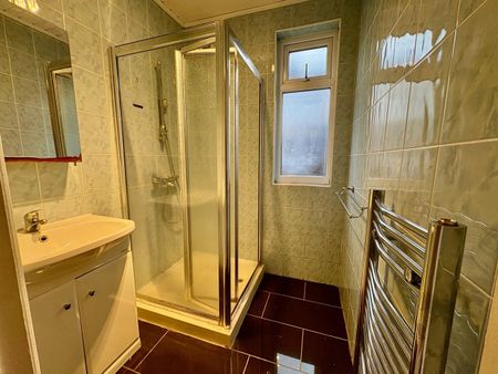 2 Bed Maisonette, Lyne Court, NW9 - Photo 3